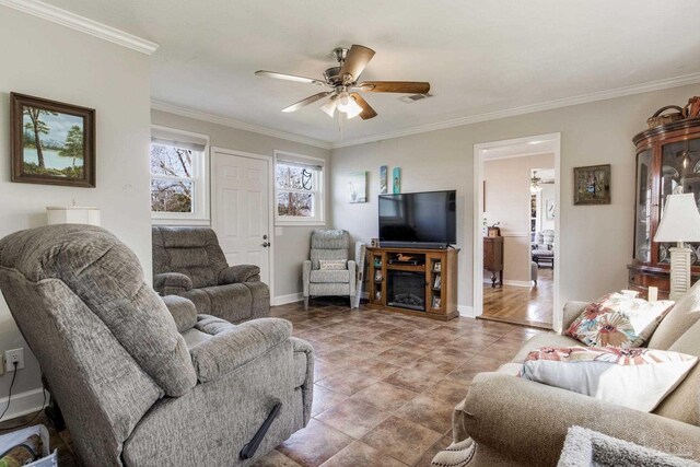 living room featuring ceiling fan, light tile patterned flooring, visible vents, baseboards, and crown molding