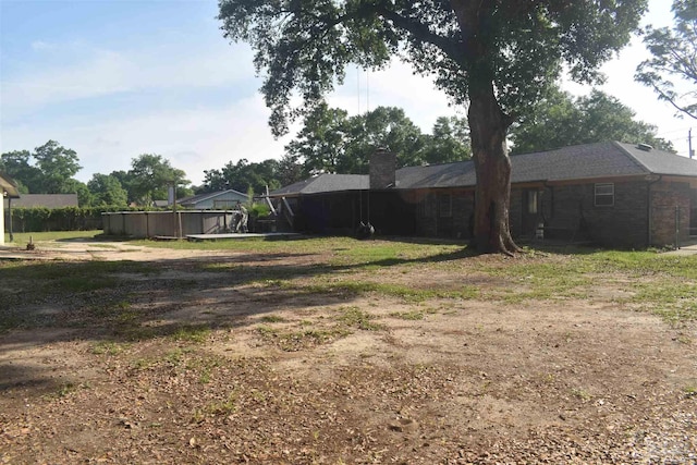 view of yard with a pool