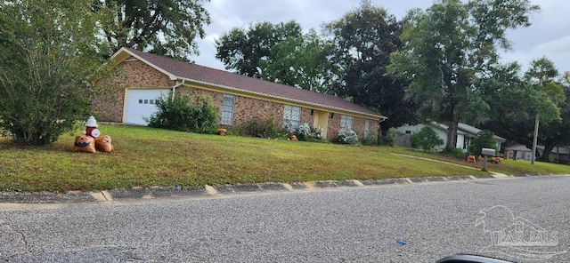 ranch-style home featuring a front lawn