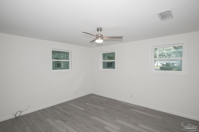 empty room featuring dark hardwood / wood-style floors and ceiling fan