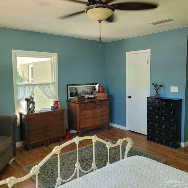 bedroom with dark wood-type flooring and ceiling fan