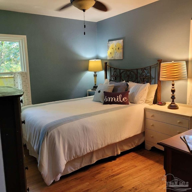 bedroom featuring light hardwood / wood-style floors and ceiling fan