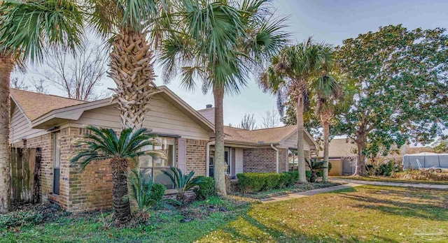 view of front of property with a front yard