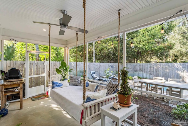 sunroom with ceiling fan