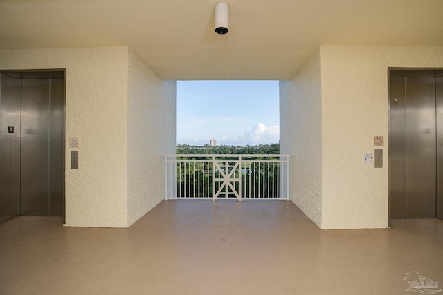 balcony featuring elevator