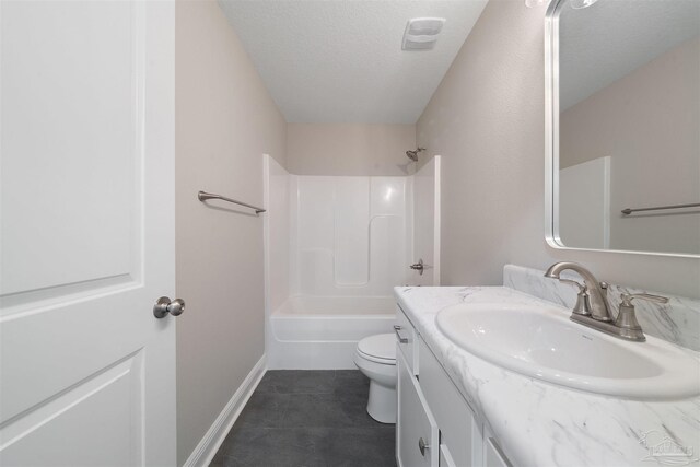 4485 Edgewood Dr, Milton, FL 32583 - bathroom featuring toilet, vanity, baseboards, a textured ceiling, and shower / bath combination