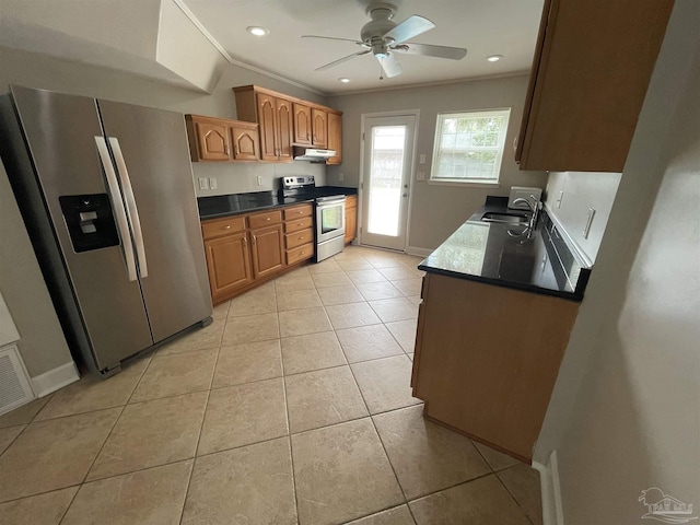 kitchen with stainless steel appliances, a sink, baseboards, dark countertops, and ornamental molding