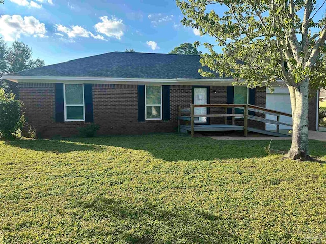 view of front facade featuring a front yard and a garage