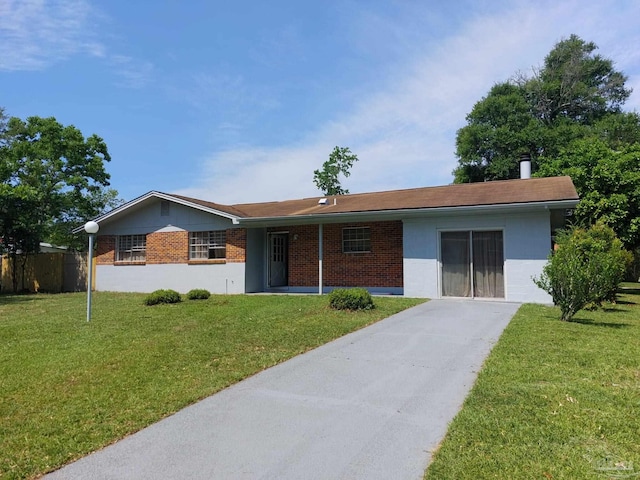 single story home featuring a front yard