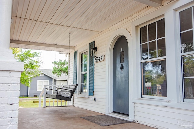 doorway to property with covered porch