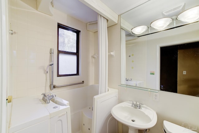2007 E Gadsden St Unit 102, Pensacola, FL 32501 - full bathroom featuring a sink, shower / bath combo, and toilet