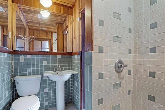 full bathroom with toilet, wooden ceiling, and tiled shower