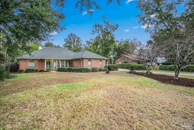 ranch-style house featuring a front yard