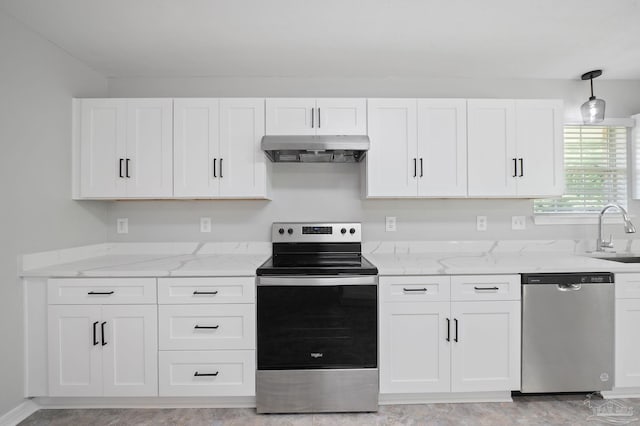 kitchen featuring white cabinets, stainless steel appliances, under cabinet range hood, pendant lighting, and a sink