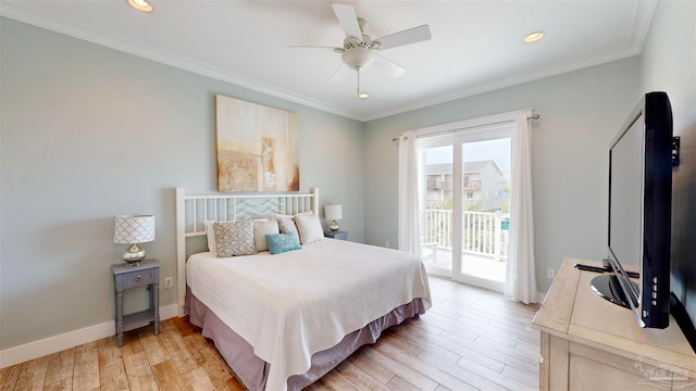 bedroom with access to exterior, light hardwood / wood-style floors, ceiling fan, and crown molding