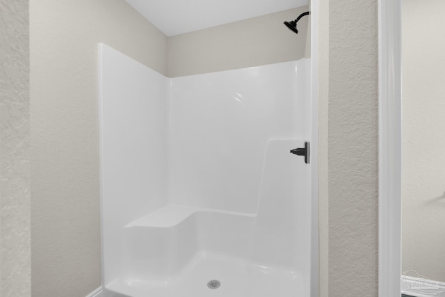 5681 Paddlewheel Dr, Milton, FL 32583 - full bathroom featuring a textured wall and a shower
