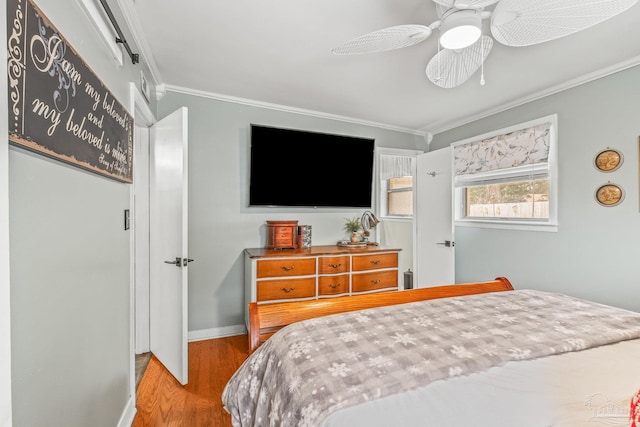 bedroom with ceiling fan, light hardwood / wood-style floors, and crown molding