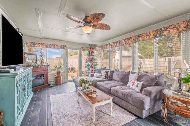 sunroom with ceiling fan