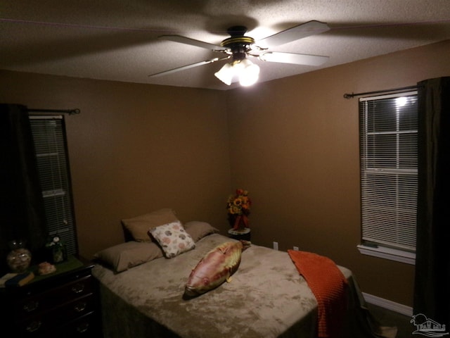 bedroom featuring ceiling fan and a textured ceiling