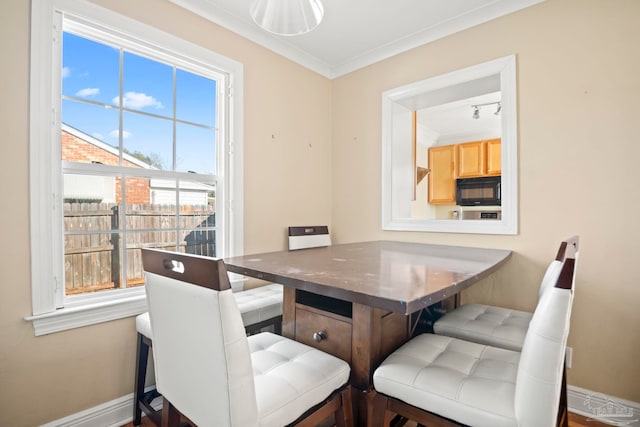 dining area with ornamental molding