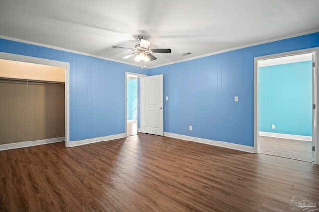 unfurnished bedroom with ceiling fan, dark hardwood / wood-style floors, a closet, and crown molding