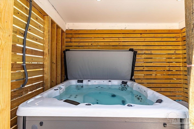 8169 White Sands Blvd, Navarre Beach, FL 32566 - detailed view of a jacuzzi