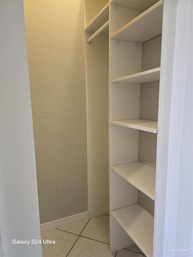 spacious closet featuring light tile patterned floors