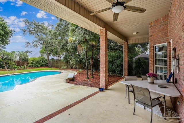 2520 Abbie Elizabeth Ct, Gulf Breeze, FL 32563 - fenced backyard featuring a patio, ceiling fan, and outdoor dining area