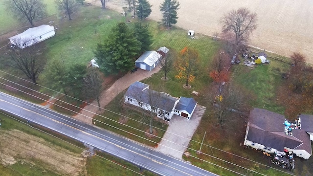 birds eye view of property featuring a rural view