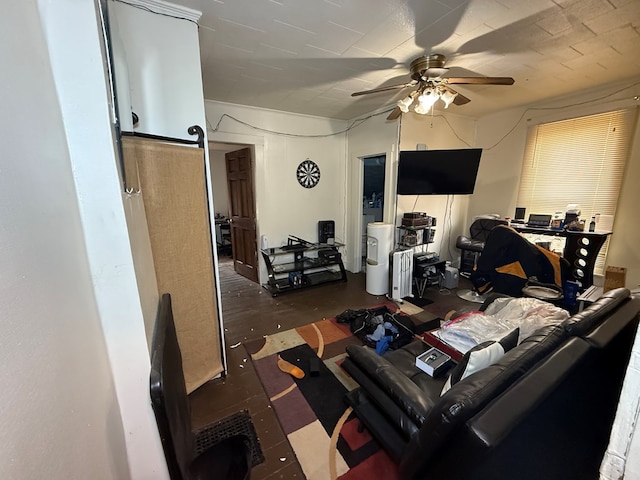 living area featuring ceiling fan