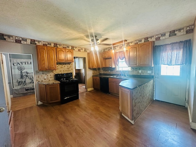 kitchen featuring ceiling fan, sink, a textured ceiling, black appliances, and hardwood / wood-style flooring