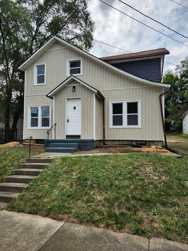 view of front of house with a front lawn