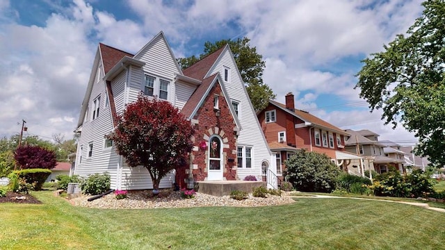 528 Maplewood St, Willard, OH 44890 - view of front of home featuring a front yard