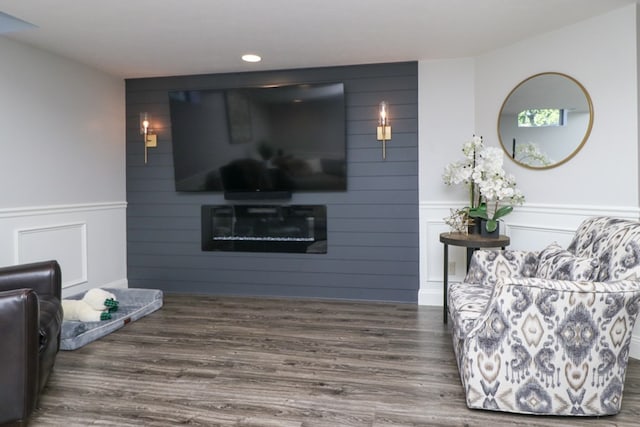 122 Woodside Blvd, Lexington, OH 44904 - living area featuring a fireplace, wood finished floors, recessed lighting, and wainscoting