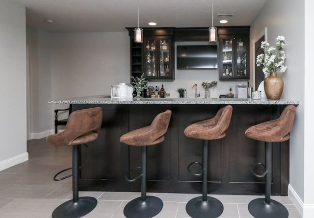122 Woodside Blvd, Lexington, OH 44904 - indoor bar featuring decorative light fixtures, recessed lighting, and baseboards