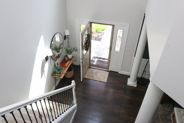 122 Woodside Blvd, Lexington, OH 44904 - entryway with wood finished floors and baseboards