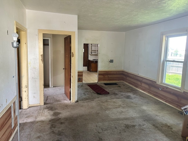 318 S Washington St, Galion, OH 44833 - spare room featuring plenty of natural light, carpet flooring, and a textured ceiling