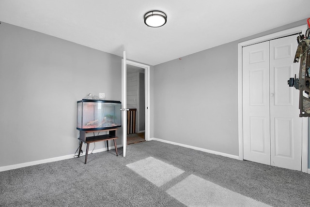 bedroom featuring carpet flooring and baseboards