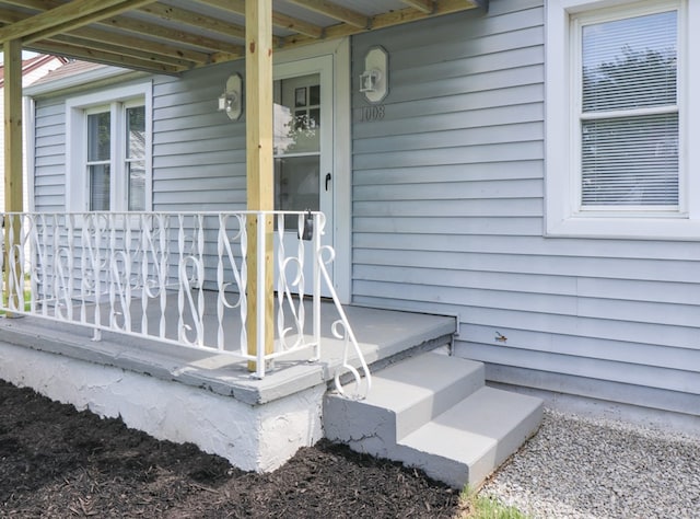 1008 Burger Ave, Mansfield, OH 44906 - property entrance with a porch