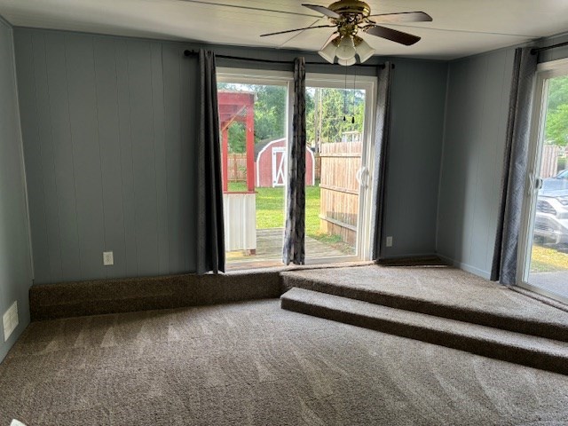 434 Michigan Ave, Mansfield, OH 44905 - carpeted empty room featuring ceiling fan