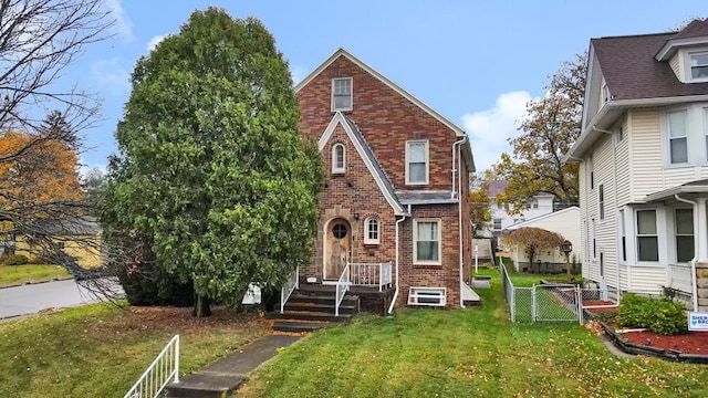 view of front facade featuring a front yard