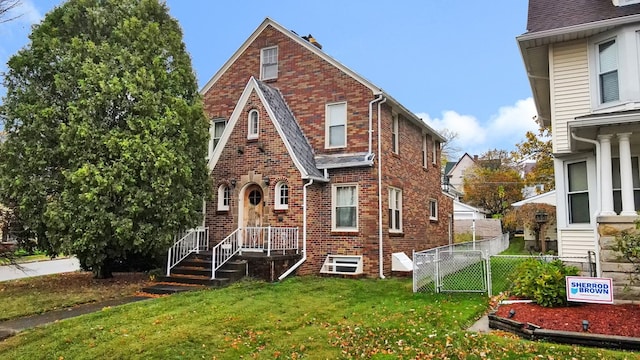 view of front of house with a front lawn