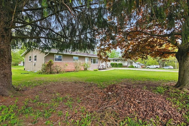 view of yard featuring a patio area