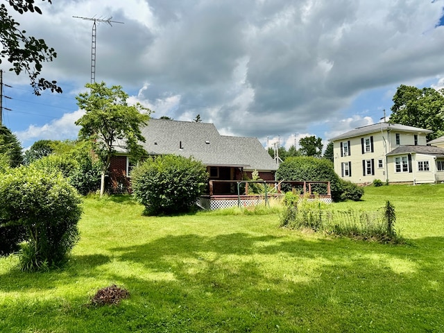 625 Grove Ave, Galion, OH 44833 - view of grassy yard featuring a wooden deck