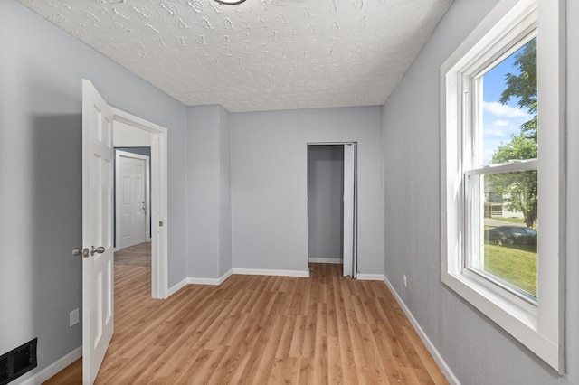 131 Sturges Ave, Mansfield, OH 44903 - empty room with light wood-style flooring and a textured ceiling