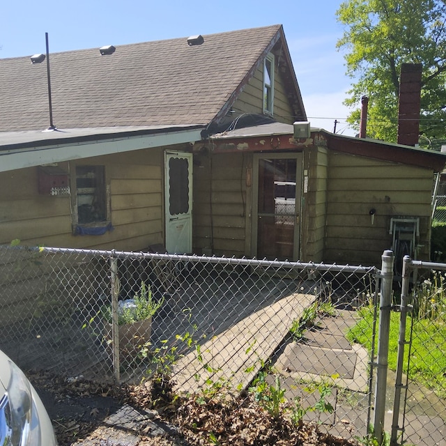 741 Burger Ave, Mansfield, OH 44906 - back of house featuring roof with shingles, fence, and a gate