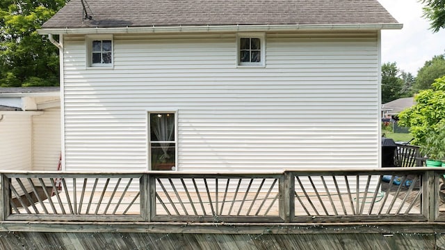 780 Pulver List Rd, Mansfield, OH 44905 - back of house featuring roof with shingles and a wooden deck