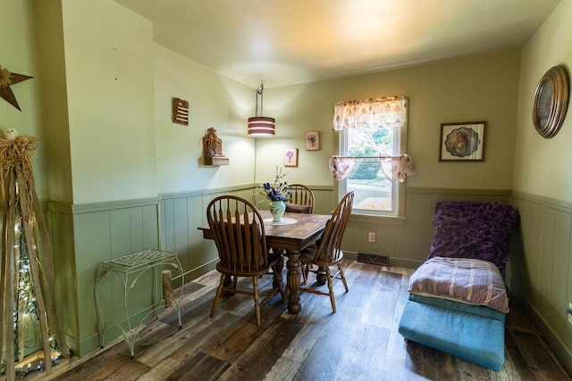 780 Pulver List Rd, Mansfield, OH 44905 - dining area with a wainscoted wall and wood finished floors