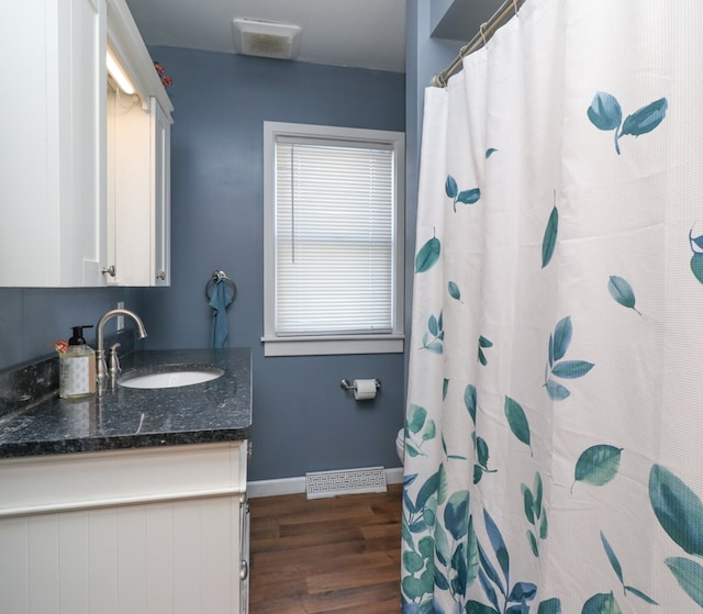 623 Bendle Ave, Shelby, OH 44875 - bathroom featuring wood finished floors, baseboards, vanity, and curtained shower