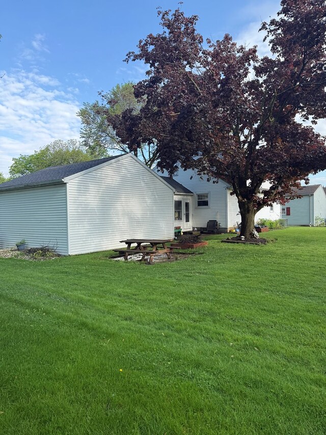 623 Bendle Ave, Shelby, OH 44875 - view of grassy yard